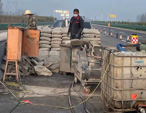 鹤壁高速路病害处理